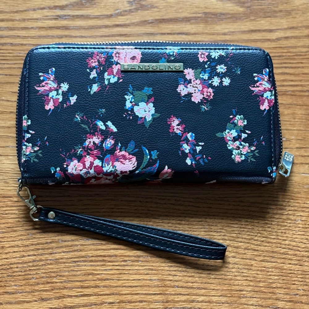 Women's Bandolino Floral Wallet - Black - NWOT